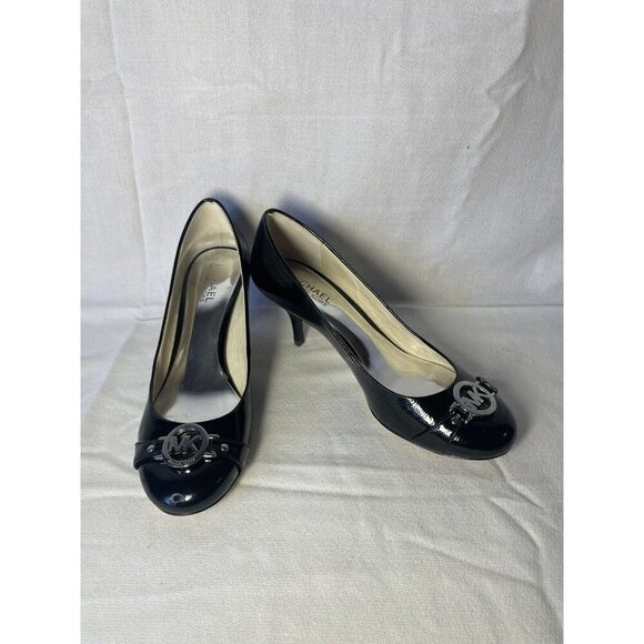 Michael Kors Women's Shoes Black Leather Patent Closed Toe MK Emblem Size 7.5M - Picture 2 of 6